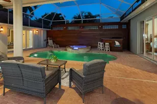 1309 Briarwood Ct, Naples, FL 34104 - Photo 8