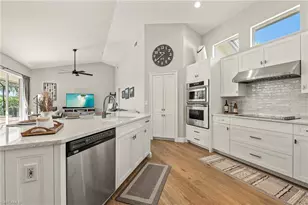1015 Tivoli Ln, Naples, FL 34104 - Photo 10