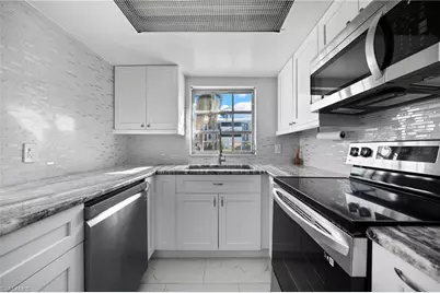666 3rd St S #106, Naples, FL 34102 - Photo 8