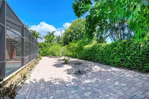 672 Fairway Terrace, Naples, FL 34103 - Photo 34