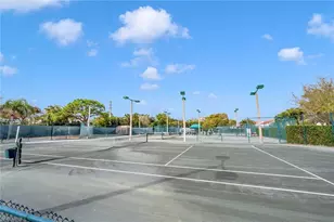 577 Beachwalk Cir, Naples, FL 34108 - Photo 36