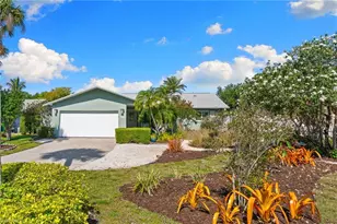 1036 Lake Shore Ct, Naples, FL 34103 - Photo 2