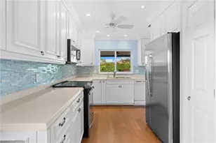 1036 Lake Shore Ct, Naples, FL 34103 - Photo 4