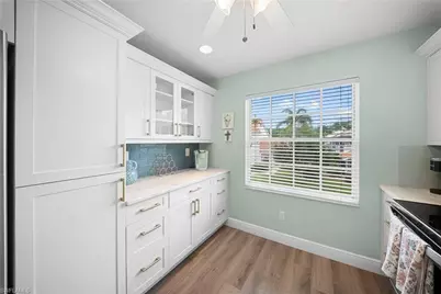 565 Windsor Sq #202, Naples, FL 34104 - Photo 10