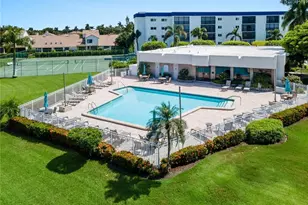 555 Park Shore Dr, Naples, FL 34103 - Photo 2
