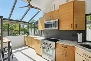 539 Bay Villas Ln, Naples, FL 34108 - Photo 16