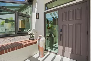 539 Bay Villas Ln, Naples, FL 34108 - Photo 4