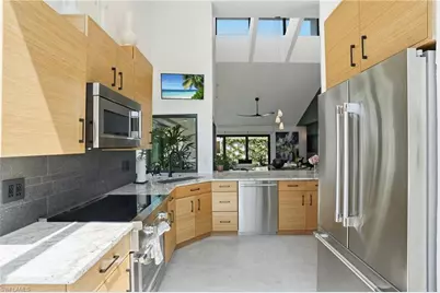 539 Bay Villas Ln, Naples, FL 34108 - Photo 20