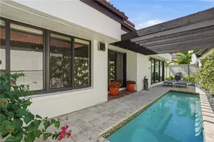 539 Bay Villas Ln, Naples, FL 34108 - Photo 38