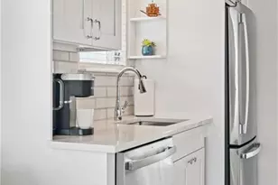 2134 Palm St, Naples, FL 34119 - Photo 8