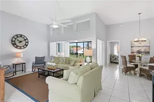 637 Beachwalk Cir, Naples, FL 34108 - Photo 4