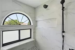 637 Beachwalk Cir, Naples, FL 34108 - Photo 14