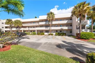 501 Forest Lakes Blvd, Naples, FL 34105 - Photo 2