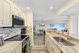 555 Park Shore Dr, Naples, FL 34103 - Photo 8