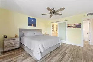 555 Park Shore Dr, Naples, FL 34103 - Photo 10