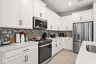 10353 Bonavie Cv Dr, Fort Myers, FL 33966 - Photo 16