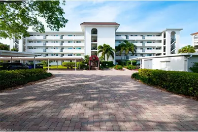 29 High Point Cir E #106, Naples, FL 34103 - Photo 2