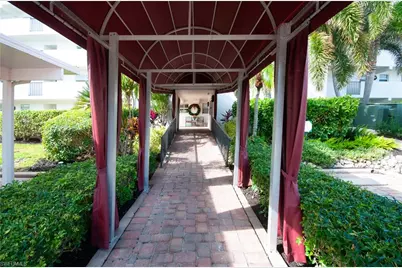 29 High Point Cir E #106, Naples, FL 34103 - Photo 4