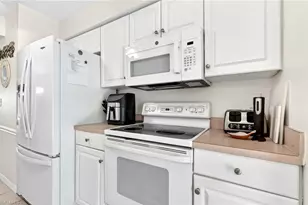 15395 Cedarwood Ln, Naples, FL 34110 - Photo 26