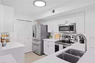 1885 Florida Club Dr, Naples, FL 34112 - Photo 4