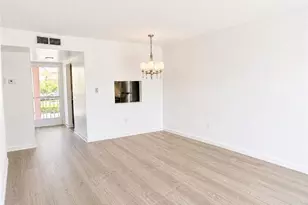 225 Turtle Lake Ct, Naples, FL 34105 - Photo 4