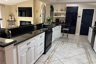 1156 Oakes Blvd, Naples, FL 34119 - Photo 4