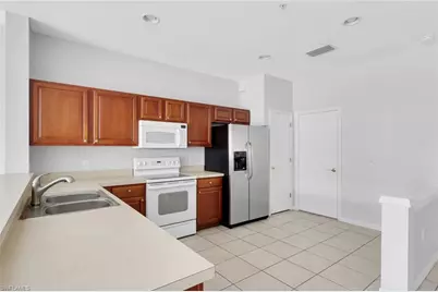 937 Hampton Cir #108, Naples, FL 34105 - Photo 4