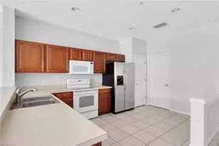 937 Hampton Cir, Naples, FL 34105 - Photo 4