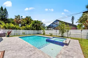 861 97th Ave N, Naples, FL 34108 - Photo 2