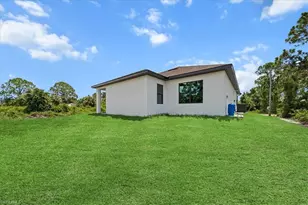 1033 Plymouth St E, Lehigh Acres, FL 33974 - Photo 8