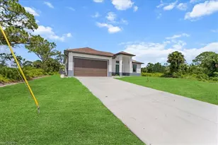 1033 Plymouth St E, Lehigh Acres, FL 33974 - Photo 4
