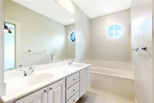 6124 Towncenter Cir, Naples, FL 34119 - Photo 18