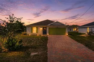 1607 NE 35th Ln, Cape Coral, FL 33909 - Photo 2