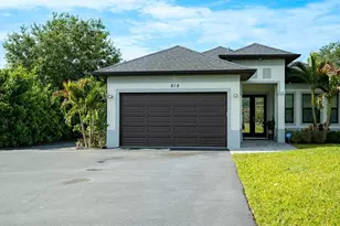 218 22nd Ave NE, Naples, FL 34120 - Photo 4