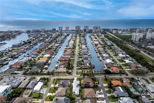 10842 Vanderbilt Dr, Naples, FL 34108 - Photo 30