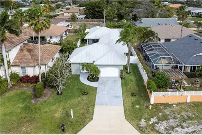 10842 Vanderbilt Dr, Naples, FL 34108 - Photo 26