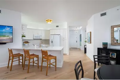 470 Launch Cir #V401, Naples, FL 34108 - Photo 8