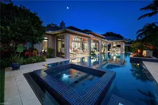 384 Edgemere Way E, Naples, FL 34105 - Photo 4
