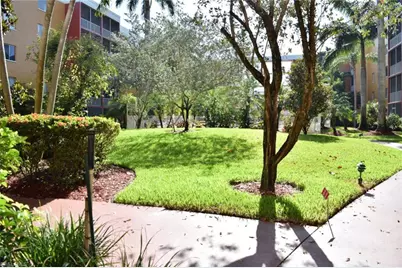2366 E Mall Dr #211, Fort Myers, FL 33901 - Photo 10