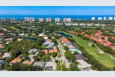 7018 Greentree Dr, Naples, FL 34108 - Photo 4