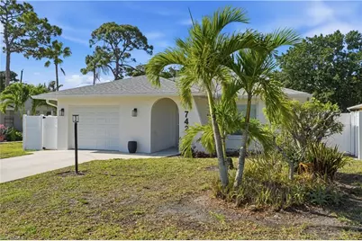 742 99th Ave N, Naples, FL 34108 - Photo 2