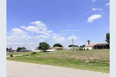 1425 NE 21st Pl, Cape Coral, FL 33909 - Photo 4