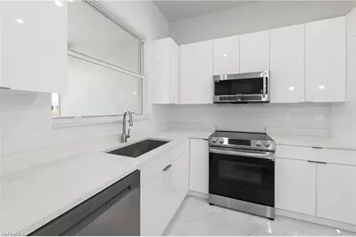 121 NE 8th Ter, Cape Coral, FL 33909 - Photo 10