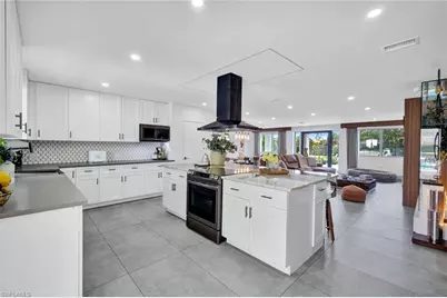 121 20th Ave NE, Naples, FL 34120 - Photo 10