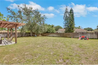 3300 Valencia Dr, Naples, FL 34120 - Photo 24