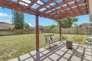 3300 Valencia Dr, Naples, FL 34120 - Photo 22