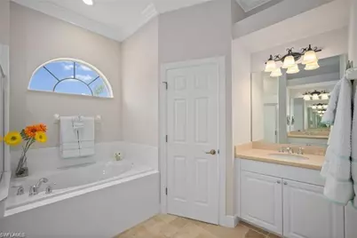 8884 Mustang Island Cir, Naples, FL 34113 - Photo 24