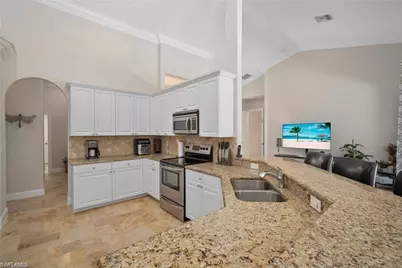 8884 Mustang Island Cir, Naples, FL 34113 - Photo 14