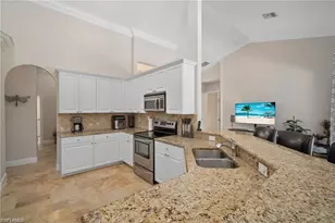 8884 Mustang Island Cir, Naples, FL 34113 - Photo 14