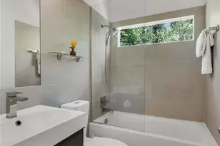 5330 Cherry Wood Dr, Naples, FL 34119 - Photo 16
